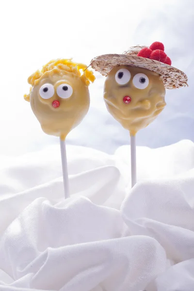 Žlutá cakepops pro děti narozeninové party — Stock fotografie