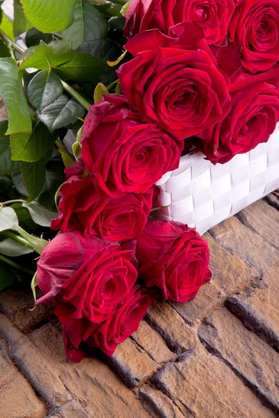 Röda rosor för bröllop Stockbild