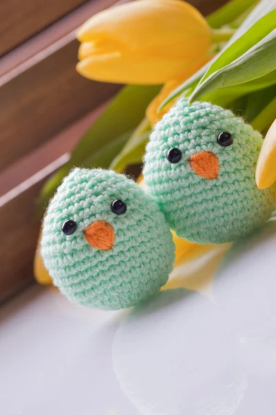 Spring decoration with chick and tulip — Stock Photo, Image