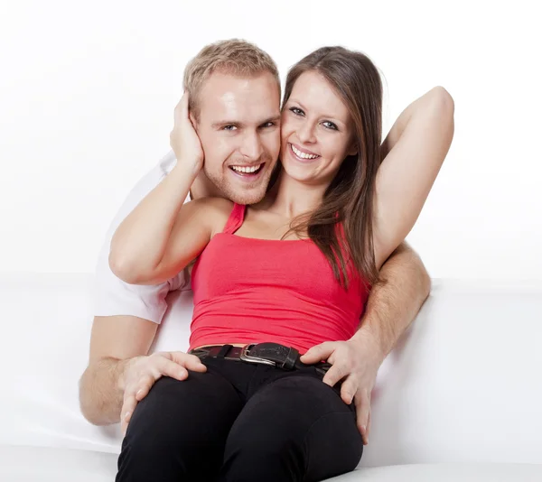 Feliz pareja joven — Foto de Stock