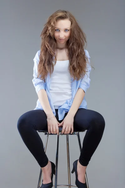 Retrato de uma jovem — Fotografia de Stock