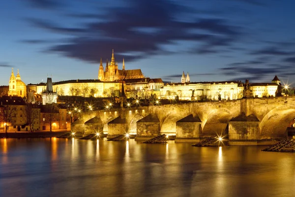 Prag, Karlsbrücke — Stockfoto