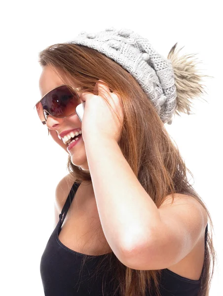 Menina adolescente com óculos de sol no telefone móvel — Fotografia de Stock