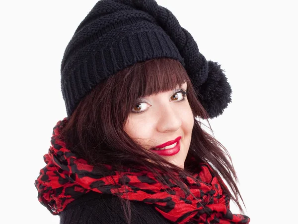 Porträt einer jungen Frau mit schwarzer Mütze — Stockfoto