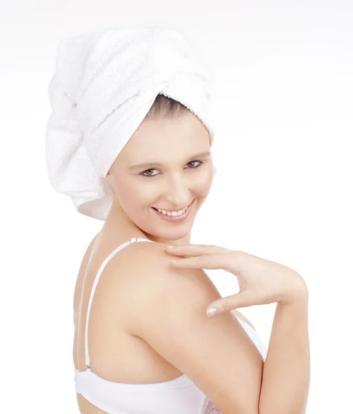 Mulher bonita com toalha na cabeça Sorrindo — Fotografia de Stock