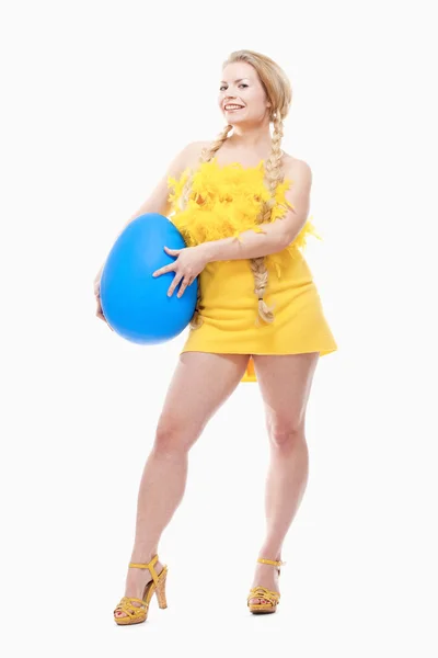 Woman with large egg — Stock Photo, Image