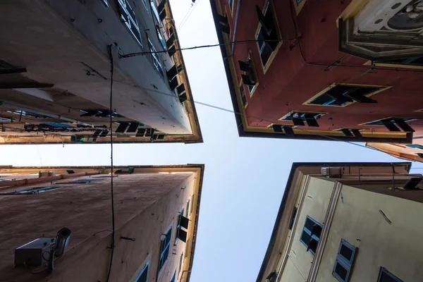 View of the sky between the narrow alley of Genoa — Stock Photo, Image