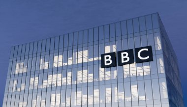 Londra, İngiltere. 31 Ekim 2021, Sadece Editoryal Kullanım, 3D CGI. BBC British Broadcasting Corporation, çok uluslu bir televizyon kanalıdır. Yüksek binalardaki işyeri.