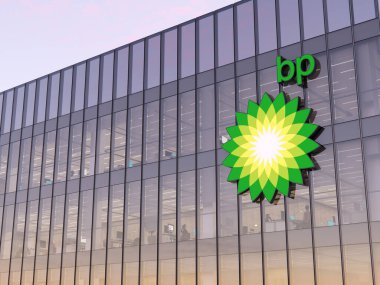 Londra, Birleşik Krallık. 7 Kasım 2021. Sadece Editoryal Kullanım, 3D CGI. Cam Binanın tepesindeki BP İmza Logosu. British Petroleum Petrol İşyeri Yüksek Binadaki Petrol ve Petrol Şirketi Merkezi.