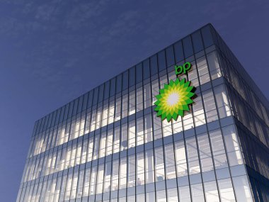 Londra, Birleşik Krallık. 7 Kasım 2021. Sadece Editoryal Kullanım, 3D CGI. Cam Binanın tepesindeki BP İmza Logosu. British Petroleum Petrol İşyeri Yüksek Binadaki Petrol ve Petrol Şirketi Merkezi.