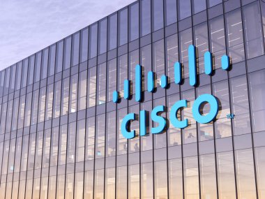 San Jose, CA, ABD. 7 Aralık 2021. Sadece Editoryal Kullanım, 3D CGI. Cisco İmza Logosu Cam Ofis Binası. İşyeri Ağı Kartpostal Şirketi Amerikan Geliştirici Üretici Merkezi.