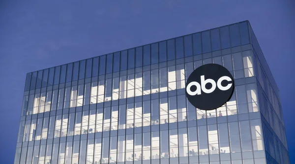 ニューヨーク ニューヨーク アメリカ 2021年10月17日 編集のみ Cgiを使用する Abcアメリカ放送会社は多国籍商業放送テレビネットワークである 高層オフィスの職場 — ストック写真