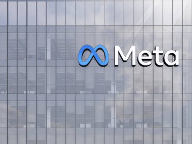 Menlo Park, Kaliforniya, ABD. 9 Ocak 2022. Sadece Editoryal Kullanım, 3D CGI. Cam Binanın tepesindeki Meta İmza Logosu. Metaverse İş yeri Teknolojisi Servis Şirketi Yüksek Binalar Ofisi Genel Merkezi.