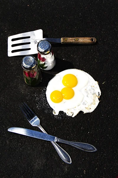 Hot Enough Eggs Frying on Asphalt — Stock Photo, Image