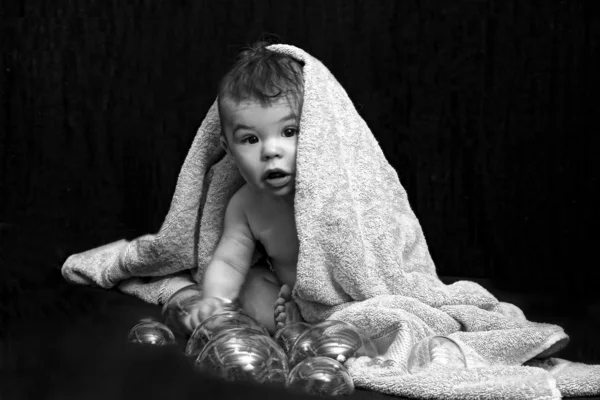 Bathtime voor baby — Stockfoto