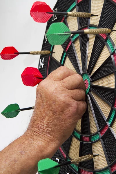 Darten op dartboard — Stockfoto