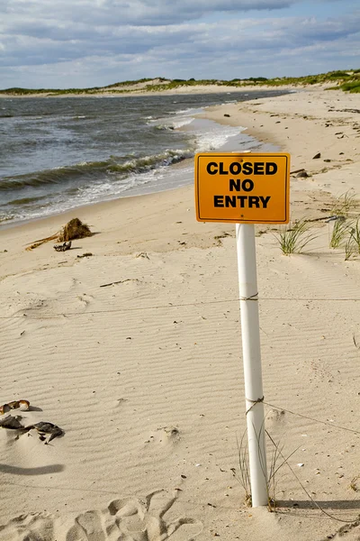 Знак - No Entry to Beach — стоковое фото