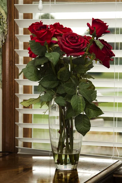 Κόκκινα τριαντάφυλλα μεταξιού closeup — Φωτογραφία Αρχείου