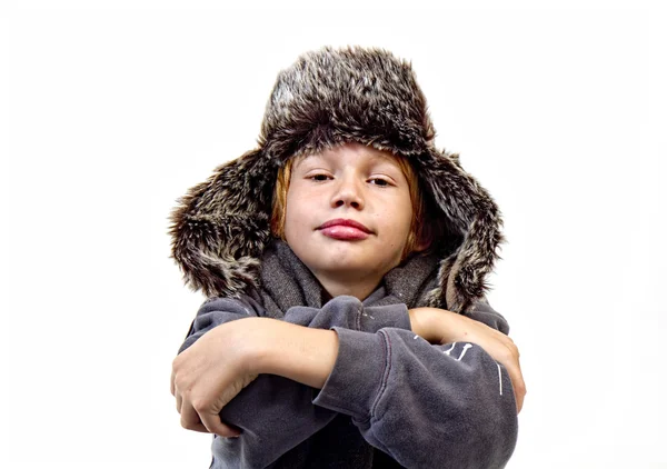 Φορώντας καπέλο γούνα αγόρι — Φωτογραφία Αρχείου