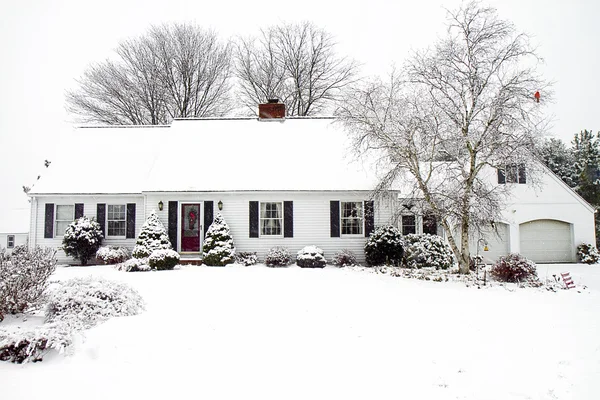 Accueil après la tempête d'hiver — Photo