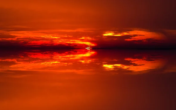 Réflexion du coucher du soleil — Photo