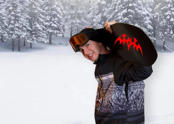 Mladý Snowboardista Svým Velkým Červeným Černým Snowboardem Sortimentu Póz — Stock fotografie