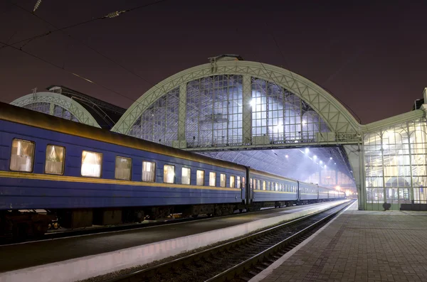 Estação à noite — Fotografia de Stock