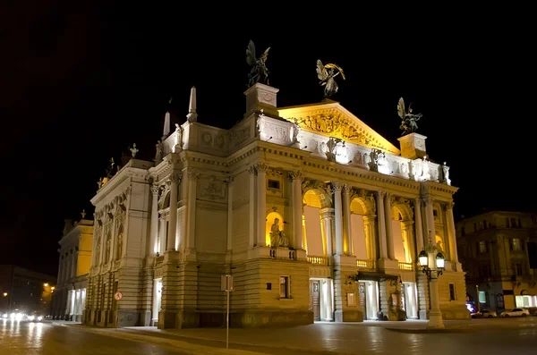 Lvov Opera House ในเวลากลางคืน — ภาพถ่ายสต็อก