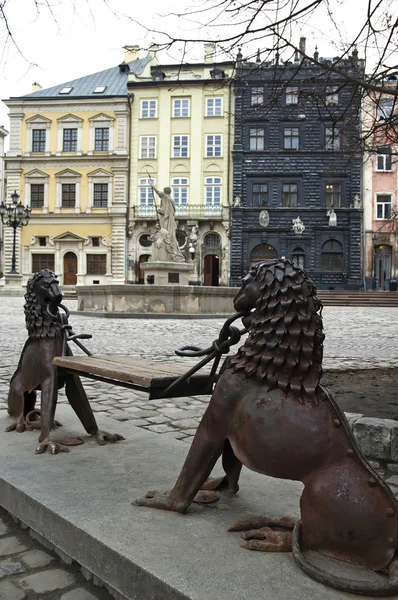 Výkyvy v podobě lvů — Stock fotografie