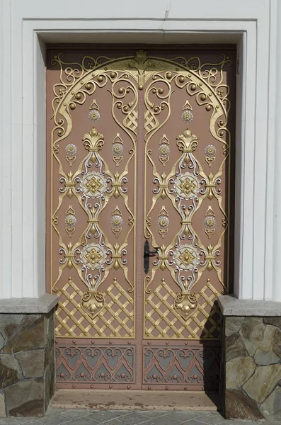 Вход в Успенский собор Почаевской лавры — стоковое фото