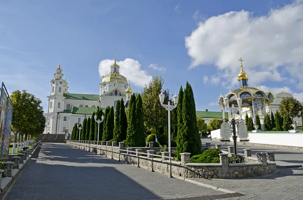 Entschlafungskathedrale in pochaev lavra — Stockfoto