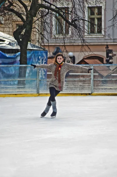 Patinoire extérieure sous le ciel — Photo