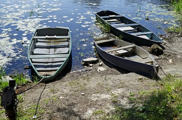 Drie oude houten boten — Stockfoto