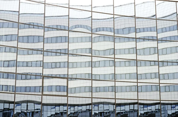 La façade vitrée de l'aréna de Minsk Ice Palace — Photo