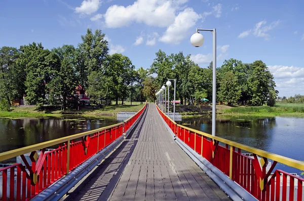 Brücke über den Fluss — Stockfoto