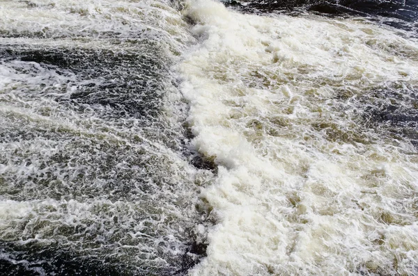 Kochendes Wasser in einem Fluss — Stockfoto