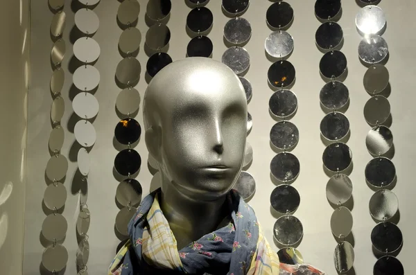 Tête de mannequin avec une écharpe — Photo