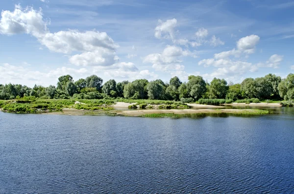 Wiejski krajobraz - rzeka sceniczny — Zdjęcie stockowe