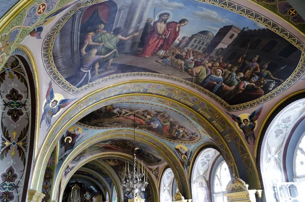 Intérieur de l'église Barbara à Pochaev Lavra, la peinture sur — Photo