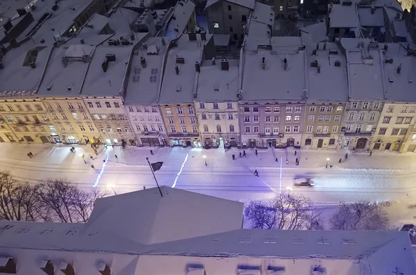 Снежная панорама Львова в канун Рождества — стоковое фото