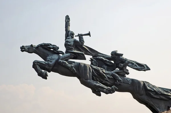 Monumento ai soldati dell'esercito sovietico in Ucraina — Foto Stock