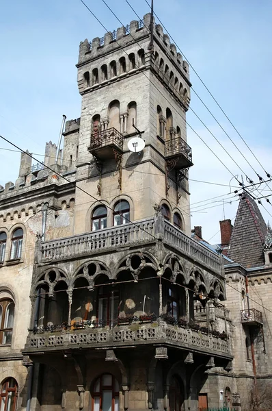 Piękny stary budynek we Lwowie — Zdjęcie stockowe