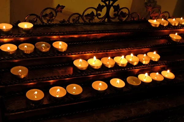 Velas na Igreja Católica — Fotografia de Stock