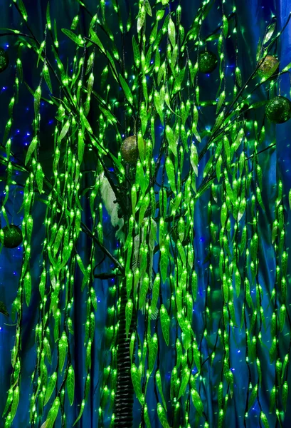 Красивый праздничный фон - зеленая гирлянда стилизованная в ша — стоковое фото