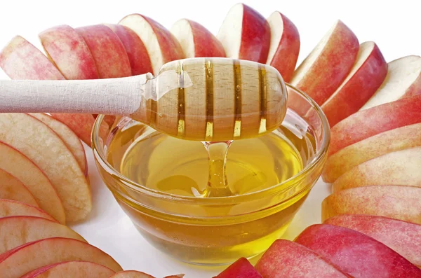 Cut into slices of apples with a bowl of honey closeup — Stock Photo, Image