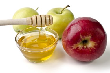 Kırmızı ve yeşil elma ve bir kase bal