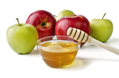 Kırmızı ve yeşil elma ve bir kase bal