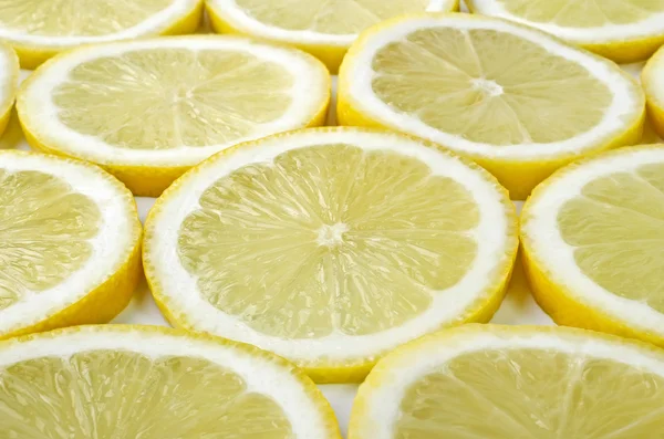 Voedsel achtergrond - mokken citroen gesneden — Stockfoto