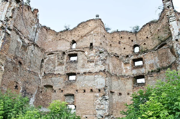 The ruins of the old fortress — Stock Photo, Image