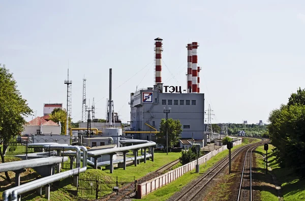 Paisaje urbano industrial - edificio CHP en Gomel — Foto de Stock